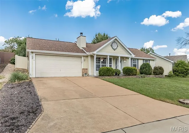 Photo 3 of Sale Pending at 721 Wisdom Ct, Fenton, MO 63026 | MLS# MIS26054856 | Listing updated on 2026-09-08