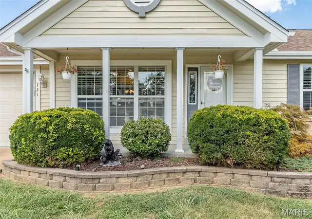 Photo 3 of Sale Pending at 721 Wisdom Ct, Fenton, MO 63026 | MLS# MIS26054856 | Listing updated on 2026-09-08