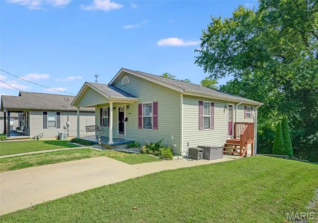 Photo 3 of Sale Pending at 902 Prospect St, Collinsville, IL 62234 | MLS# MIS26054859 | Listing updated on 2026-09-13