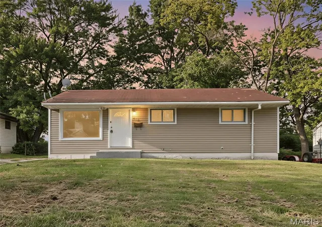Photo 1 of Single family home for sale at 146 Grampian Rd, St Louis, MO 63137 | MLS# MIS26054862 | Listing updated on 2026-10-02