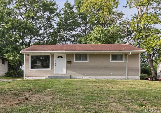 Photo 2 of Single family home for sale at 146 Grampian Rd, St Louis, MO 63137 | MLS# MIS26054862 | Listing updated on 2026-10-02