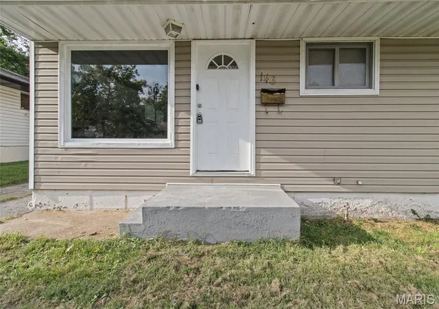 Photo 3 of Single family home for sale at 146 Grampian Rd, St Louis, MO 63137 | MLS# MIS26054862 | Listing updated on 2026-10-02