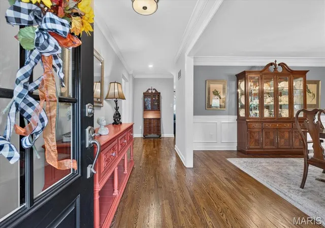 Photo 3 of Sale Pending at 2045 Firethorn Dr, Saint Louis, MO 63131 | MLS# MIS26054870 | Listing updated on 2026-09-14