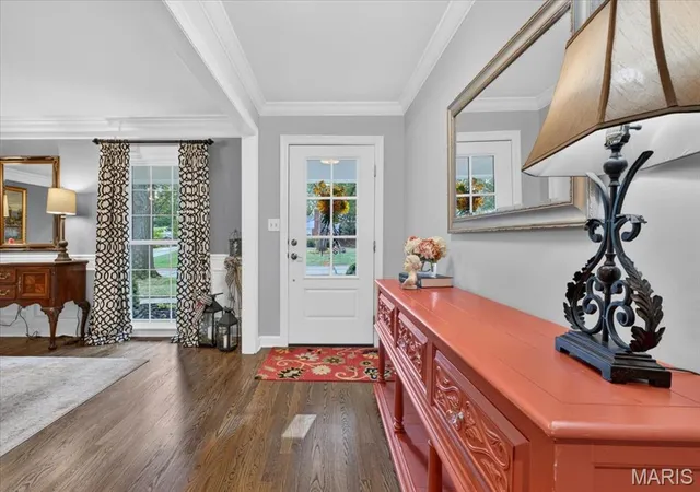 Photo 3 of Sale Pending at 2045 Firethorn Dr, Saint Louis, MO 63131 | MLS# MIS26054870 | Listing updated on 2026-09-14
