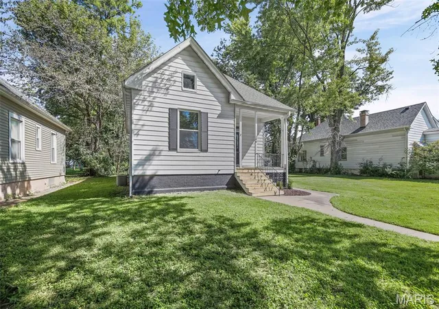 Photo 2 of Single family home for sale at 106 Hazel Ave, Belleville, IL 62223 | MLS# MIS26054875 | Listing updated on 2026-09-06