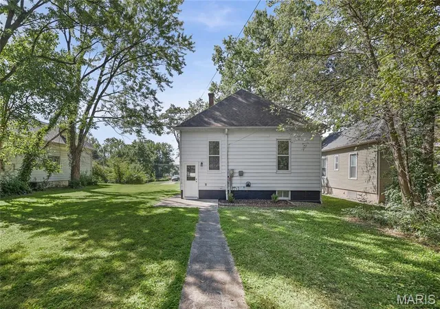 Photo 4 of Single family home for sale at 106 Hazel Ave, Belleville, IL 62223 | MLS# MIS26054875 | Listing updated on 2026-09-06
