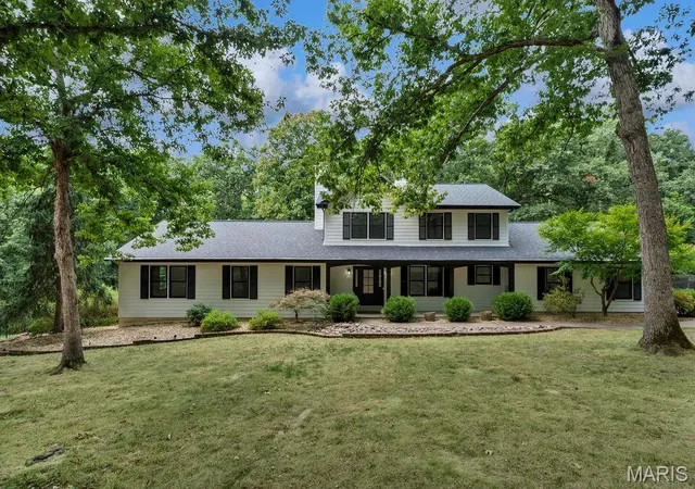 Photo 2 of Single family home for sale at 2 Patrick Ln, Defiance, MO 63341 | MLS# MIS26054878 | Listing updated on 2026-10-05