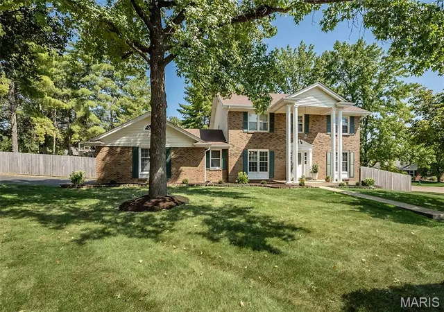 Photo 2 of Single family home for sale at 1372 White Rd, Chesterfield, MO 63017 | MLS# MIS26054894 | Listing updated on 2026-09-14