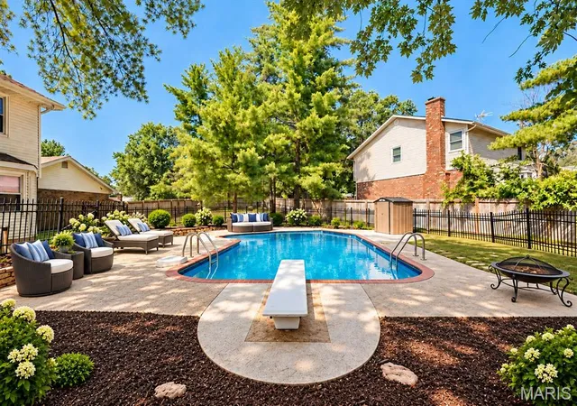 Photo 3 of Single family home for sale at 1372 White Rd, Chesterfield, MO 63017 | MLS# MIS26054894 | Listing updated on 2026-09-14