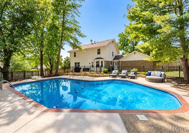 Photo 3 of Single family home for sale at 1372 White Rd, Chesterfield, MO 63017 | MLS# MIS26054894 | Listing updated on 2026-09-14