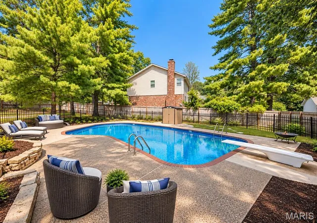 Photo 4 of Single family home for sale at 1372 White Rd, Chesterfield, MO 63017 | MLS# MIS26054894 | Listing updated on 2026-09-14