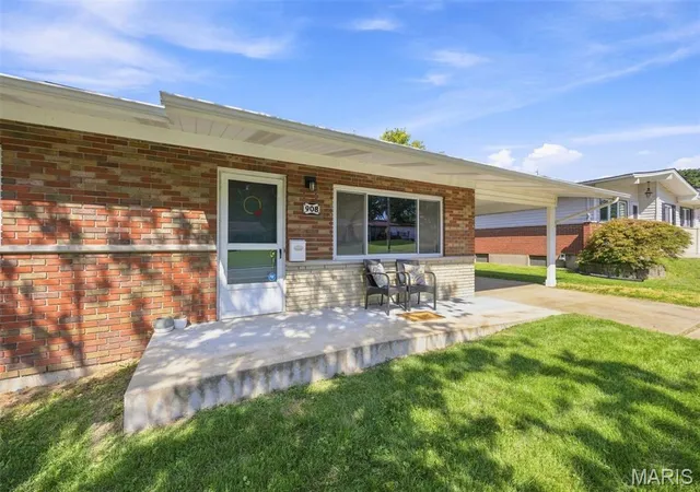 Photo 3 of Single family home for sale at 908 Buckley Rd, Mehlville, MO 63125 | MLS# MIS26054897 | Listing updated on 2026-10-05
