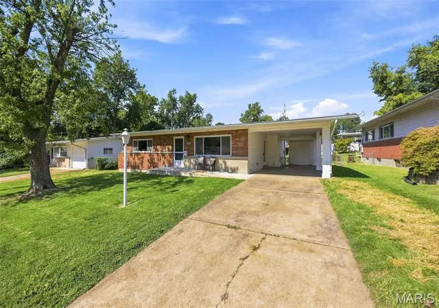 Photo 4 of Single family home for sale at 908 Buckley Rd, Mehlville, MO 63125 | MLS# MIS26054897 | Listing updated on 2026-10-05