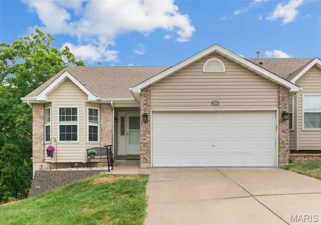 Photo 1 of Single family home for sale at 200 Meadowview Dr, Warrenton, MO 63383 | MLS# MIS26054898 | Listing updated on 2026-09-20