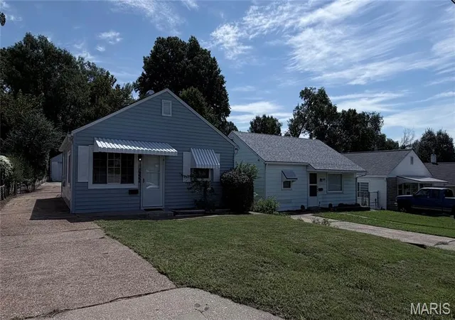 Photo 3 of Sale Pending at 1322 Kraft St, St Louis, MO 63139 | MLS# MIS26054903 | Listing updated on 2026-08-29