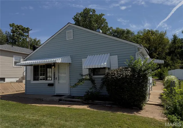 Photo 2 of Sale Pending at 1322 Kraft St, St Louis, MO 63139 | MLS# MIS26054903 | Listing updated on 2026-08-29
