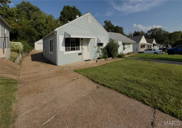 Photo 3 of Sale Pending at 1322 Kraft St, St Louis, MO 63139 | MLS# MIS26054903 | Listing updated on 2026-08-29