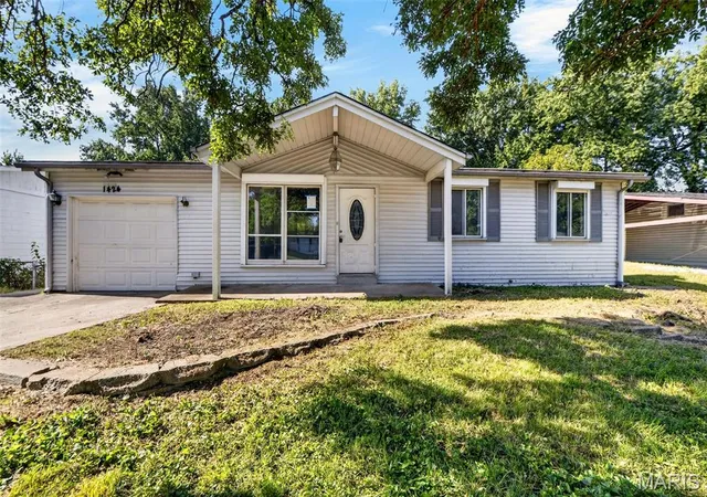 Photo 2 of Single family home for sale at 1424 Farmview Ave, St Louis, MO 63138 | MLS# MIS26054905 | Listing updated on 2026-09-22