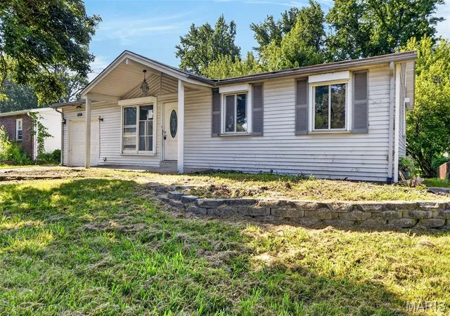 Photo 3 of Single family home for sale at 1424 Farmview Ave, St Louis, MO 63138 | MLS# MIS26054905 | Listing updated on 2026-09-22