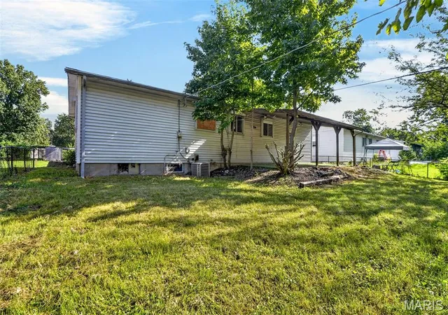 Photo 4 of Single family home for sale at 1424 Farmview Ave, St Louis, MO 63138 | MLS# MIS26054905 | Listing updated on 2026-09-22