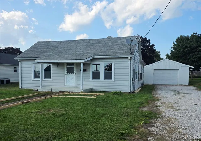 1st image of 205 Leonard Ave, Jerseyville, IL 62052 | MLS# MIS26054917
