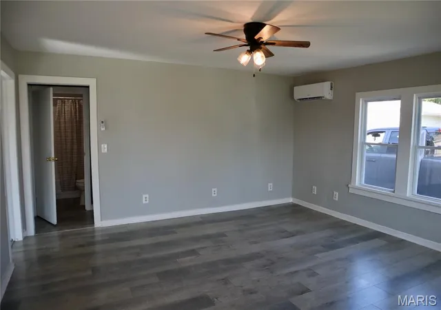 2nd image of 205 Leonard Ave, Jerseyville, IL 62052 | MLS# MIS26054917