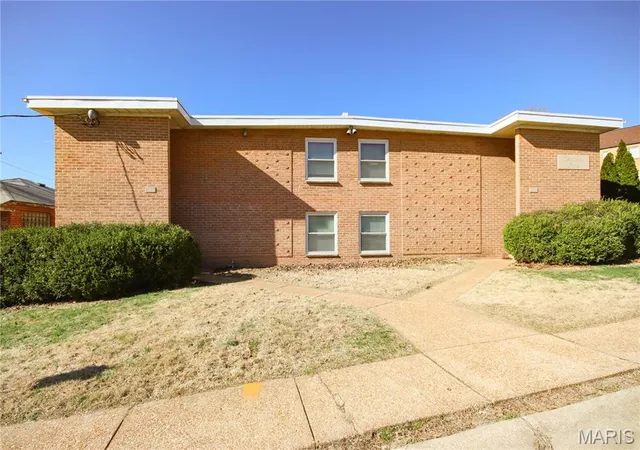 Photo 2 of Multi family home for sale at 4770 Kings Dr, St Louis, MO 63116 | MLS# MIS26054926 | Listing updated on 2026-09-02