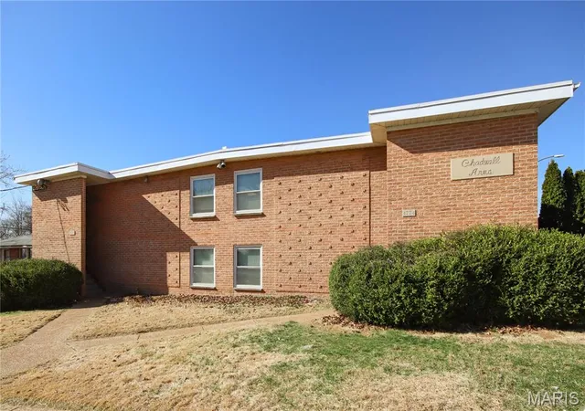 Photo 3 of Multi family home for sale at 4770 Kings Dr, St Louis, MO 63116 | MLS# MIS26054926 | Listing updated on 2026-09-02
