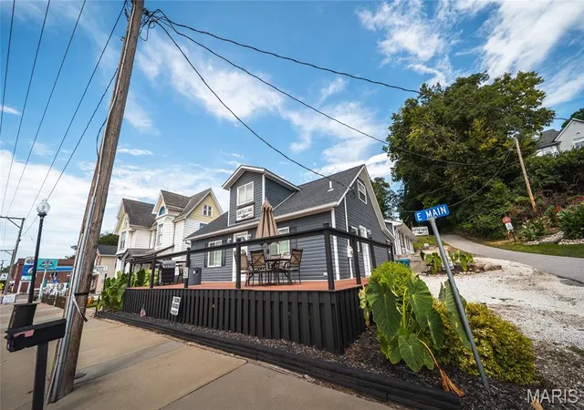 Photo 2 of Single family home for sale at 230 E Main St, Grafton, IL 62037 | MLS# MIS26054927 | Listing updated on 2026-08-31