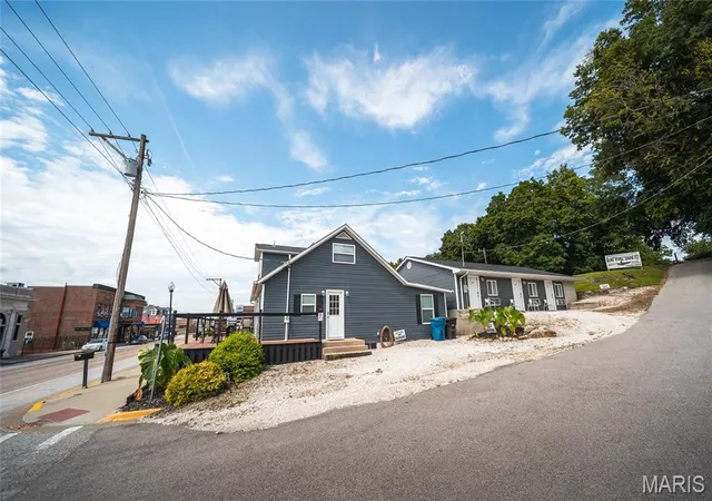 Photo 3 of Single family home for sale at 230 E Main St, Grafton, IL 62037 | MLS# MIS26054927 | Listing updated on 2026-08-31