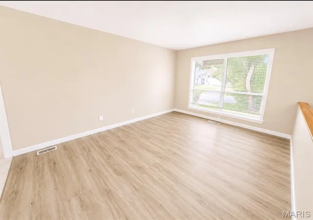 11th image of 5210 Ville Cecelia Ln, Hazelwood, MO 63042 | MLS# MIS26054932