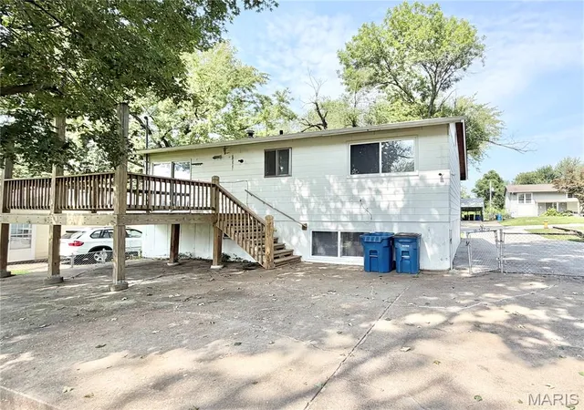 3rd image of 5210 Ville Cecelia Ln, Hazelwood, MO 63042 | MLS# MIS26054932