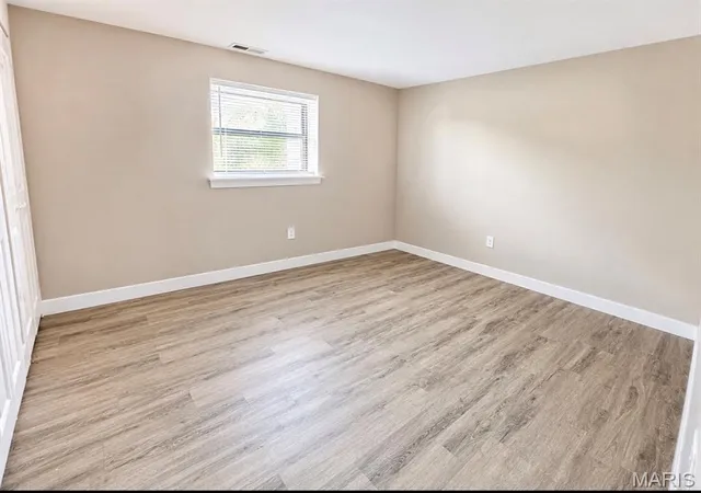 4th image of 5210 Ville Cecelia Ln, Hazelwood, MO 63042 | MLS# MIS26054932