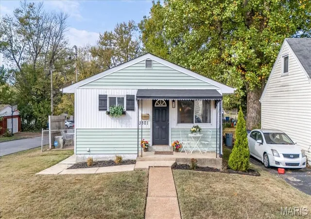 Photo 1 of Single family home for sale at 3301 Suncrest Ave, Breckenridge Hills, MO 63114 | MLS# MIS26054933 | Listing updated on 2026-08-27