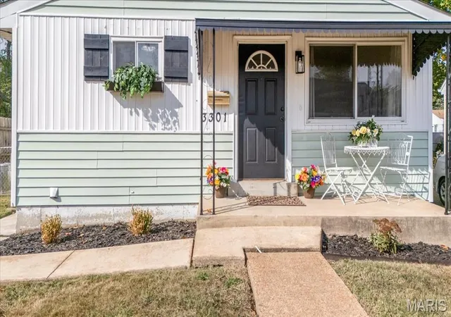 Photo 3 of Single family home for sale at 3301 Suncrest Ave, Breckenridge Hills, MO 63114 | MLS# MIS26054933 | Listing updated on 2026-08-27
