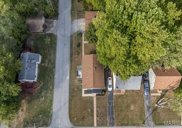Photo 4 of Single family home for sale at 3301 Suncrest Ave, Breckenridge Hills, MO 63114 | MLS# MIS26054933 | Listing updated on 2026-08-27