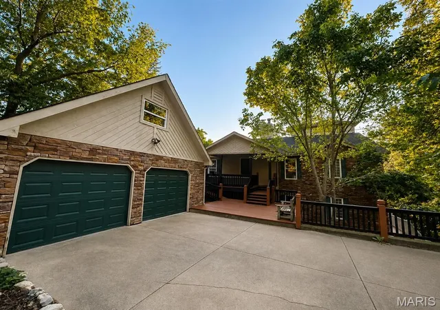 Photo 3 of Sale Pending at 816 W Gray Friar, Marthasville, MO 63357 | MLS# MIS26054938 | Listing updated on 2026-09-25