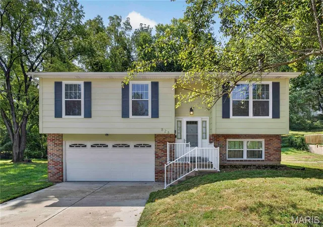 Single family home for sale at 828 N Forest Ave, Saint Louis, MO 63119 | MLS# MIS26054944