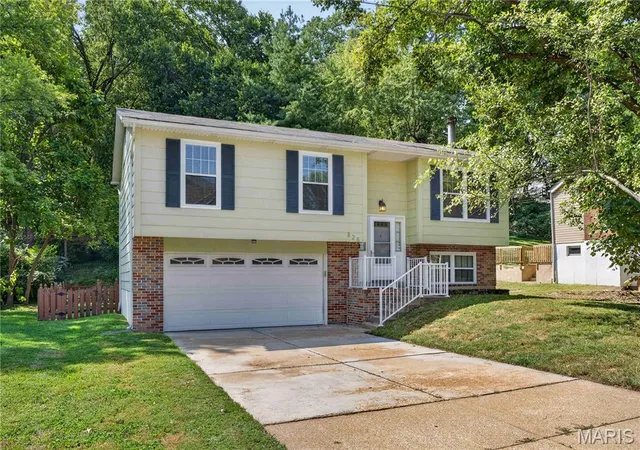 Photo 1 of Single family home for sale at 828 N Forest Ave, Saint Louis, MO 63119 | MLS# MIS26054944 | Listing updated on 2026-09-19