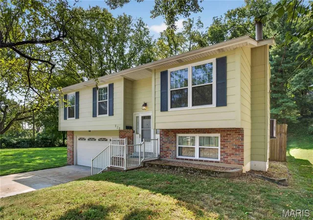 Photo 2 of Single family home for sale at 828 N Forest Ave, Saint Louis, MO 63119 | MLS# MIS26054944 | Listing updated on 2026-09-19