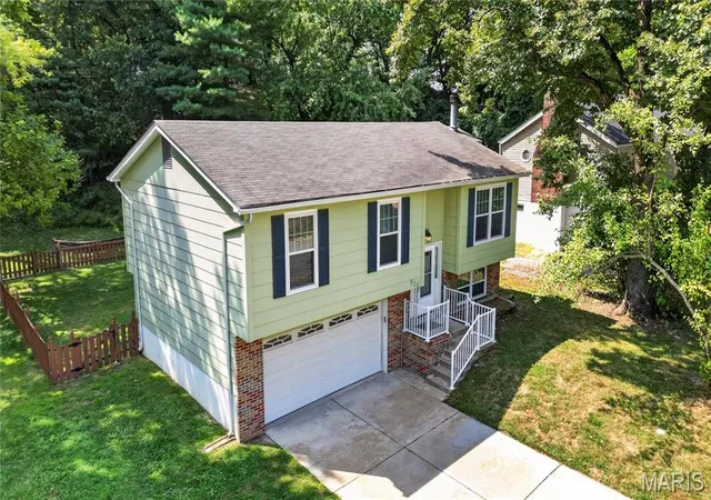 Photo 3 of Single family home for sale at 828 N Forest Ave, Saint Louis, MO 63119 | MLS# MIS26054944 | Listing updated on 2026-09-19