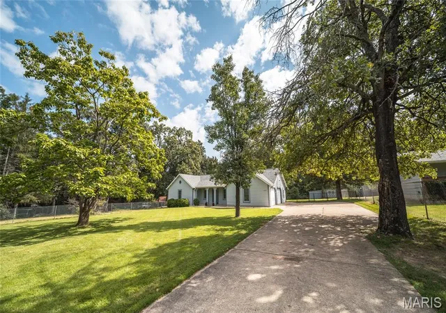 3rd image of 10572 Butler Cir, Rolla, MO 65401 | MLS# MIS26054946
