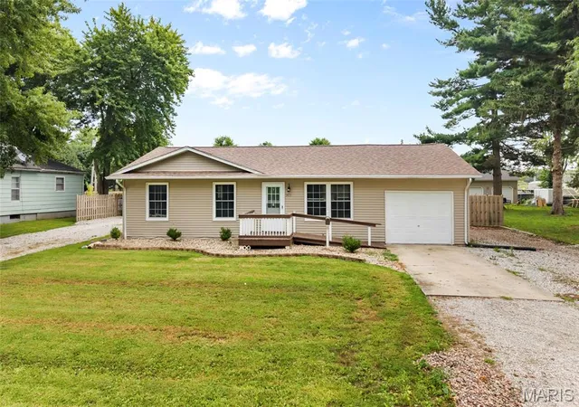 1st image of 1405 Madison St, Gillespie, IL 62033 | MLS# MIS26054951