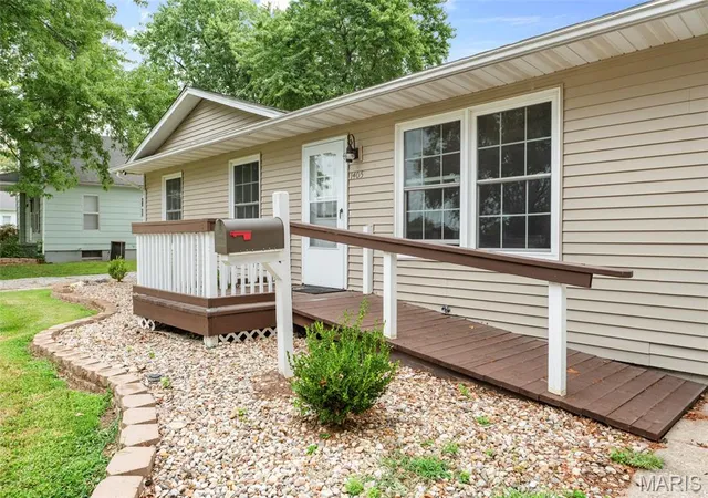 2nd image of 1405 Madison St, Gillespie, IL 62033 | MLS# MIS26054951
