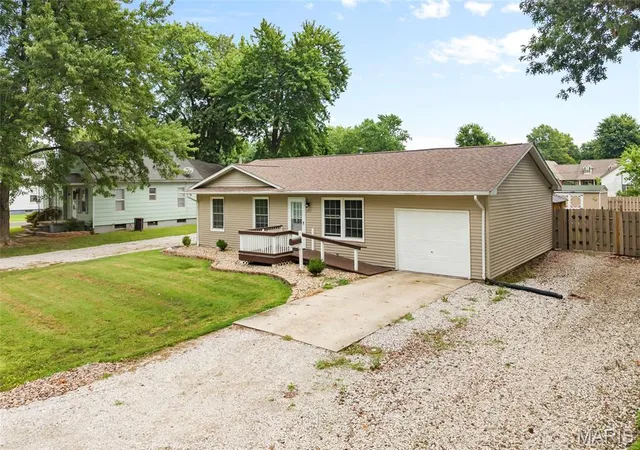 3rd image of 1405 Madison St, Gillespie, IL 62033 | MLS# MIS26054951