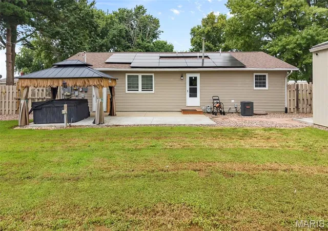 4th image of 1405 Madison St, Gillespie, IL 62033 | MLS# MIS26054951