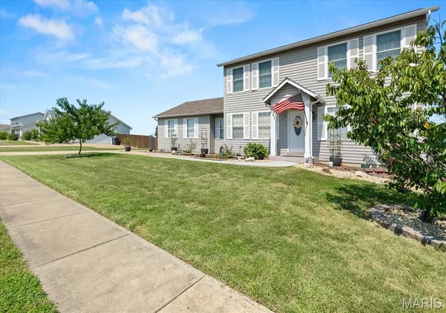 Photo 2 of Single family home for sale at 121 Whisper Creek Dr, Wentzville, MO 63385 | MLS# MIS26054958 | Listing updated on 2026-09-13