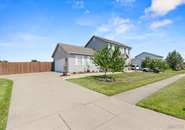 Photo 3 of Single family home for sale at 121 Whisper Creek Dr, Wentzville, MO 63385 | MLS# MIS26054958 | Listing updated on 2026-09-13
