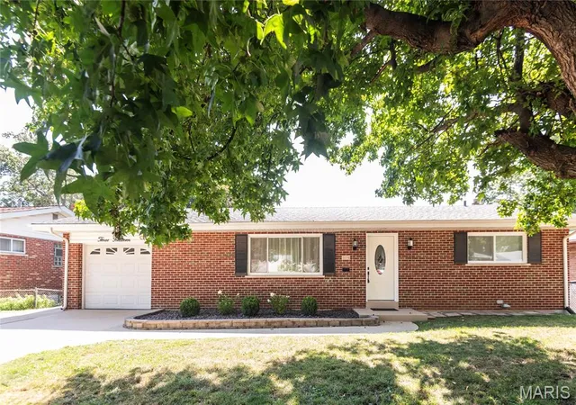 Photo 1 of Single family home for sale at 314 Charing Ln, St Louis, MO 63125 | MLS# MIS26054961 | Listing updated on 2026-08-26