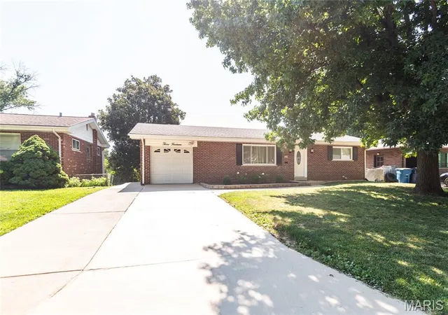 Photo 2 of Single family home for sale at 314 Charing Ln, St Louis, MO 63125 | MLS# MIS26054961 | Listing updated on 2026-08-26